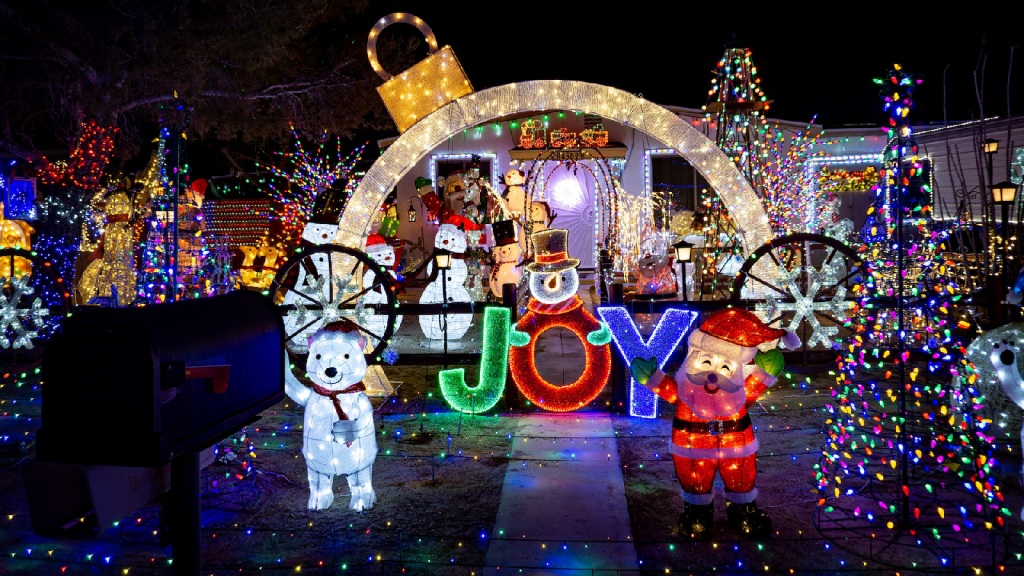 A massive Christmas light display, ecofriendly style » Yale Climate